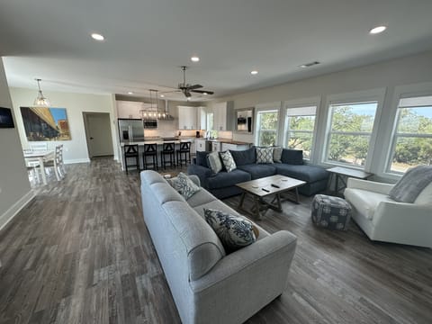 Open floor plan overlooking of the Gulf of Mexico!!!