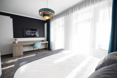 Deluxe Room, 1 Queen Bed | Living area | 128-cm Smart TV with cable channels, printers