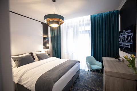 Deluxe Apartment | Memory foam beds, minibar, in-room safe, desk