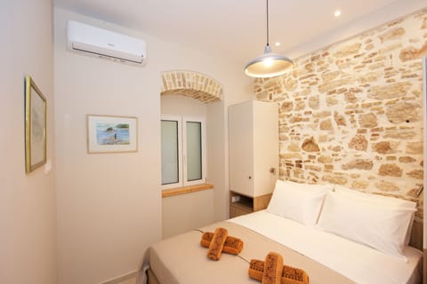 Deluxe Apartment | 1 bedroom, iron/ironing board, free WiFi