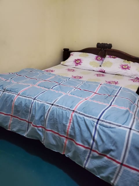 Standard Double Room | Desk, iron/ironing board, WiFi