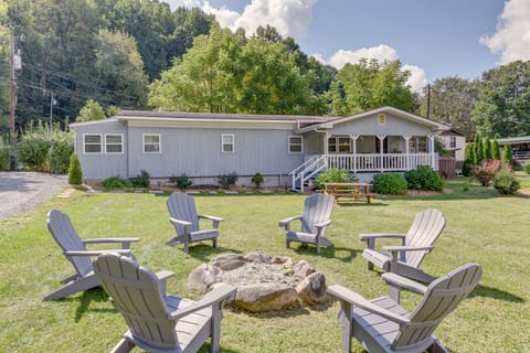 Maggie Valley Vacation Rental | 2BR | 1BA | Stairs to Enter | 880 Sq Ft