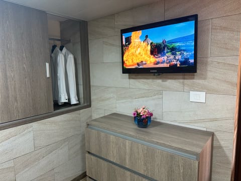 Premium Apartment, 1 Bedroom, Kitchen, Mountain View | 1 bedroom, premium bedding, desk, laptop workspace