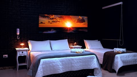 Family Room | Egyptian cotton sheets, premium bedding, pillowtop beds, WiFi (free)