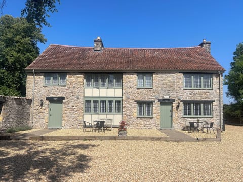 The Potting Shed (left) and Gardener's Cottage (right)