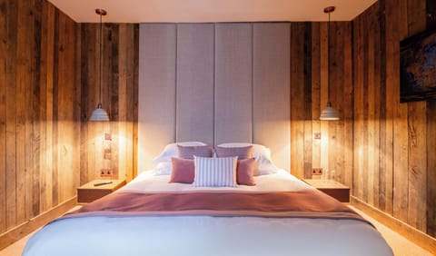 Deluxe Suite | Free WiFi, bed sheets