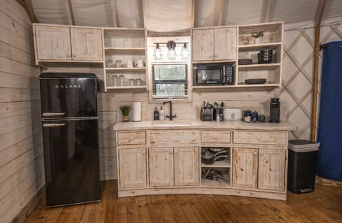 The Kitchenette is equipped with everything needed to prepare a delicious meal!