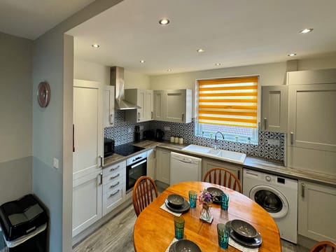 Family Townhome | Private kitchen | Electric kettle