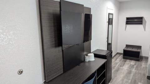 Desk, WiFi (free), bed sheets