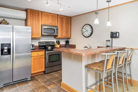 Suite, 2 Bedrooms, Lake View | Private kitchen | Fridge, microwave, coffee/tea maker, toaster