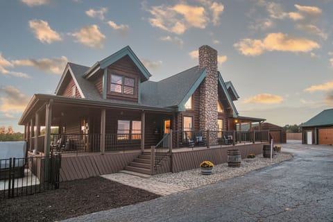 Private 7-acre log cabin rental near Bardstown, Kentucky, just 15 minutes from the Bourbon Trail.