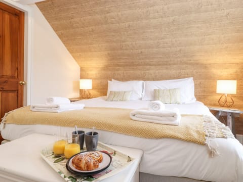 Cottage | 5 bedrooms, individually decorated, individually furnished, free WiFi