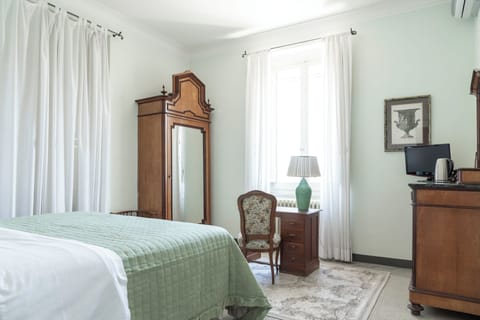 Deluxe Double Room | In-room safe, free WiFi