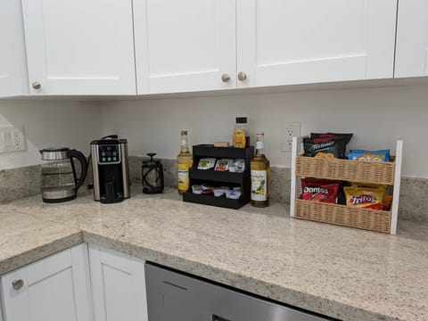 K-Cup, French press & tea bar with snacks & water.