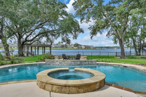 Heated pool & spa for winter getaway