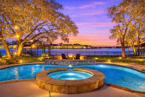 Pool & spa for winter getaway (pool heated for an additional cost)