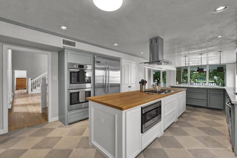 Fully equipped kitchen