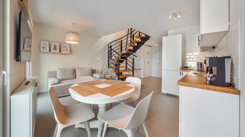 Apartament (D2) | Living area | Flat-screen TV, Netflix, streaming services