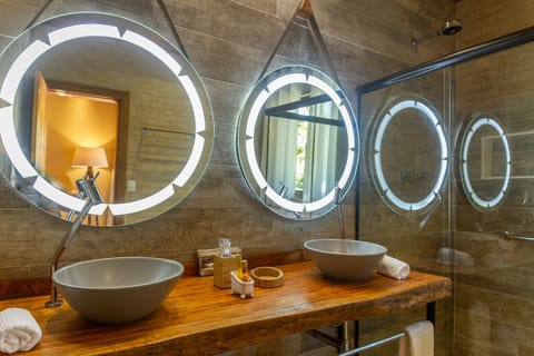 Free toiletries, hair dryer, bathrobes, towels