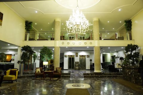 Lobby lounge