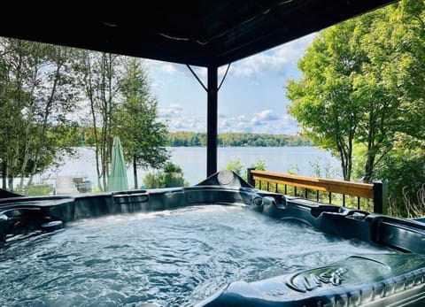 Year-round spa with a view of the lake