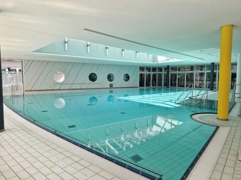 Exercise/lap pool