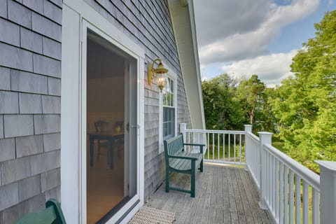 Brooklin Vacation Rental | Studio | 1BA | 850 Sq Ft | Staircase to Enter
