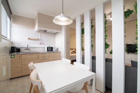 Comfort Twin Room | Private kitchen | Fridge, microwave, electric kettle, toaster