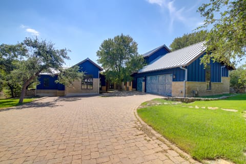 Austin Vacation Rental | 6BR | 4 Full BA | 2 Half BA | 2 Steps to Enter