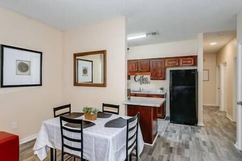 Dining Area & Kitchen