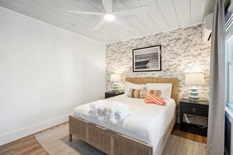 Welcome to The Overnighter - Room 25!