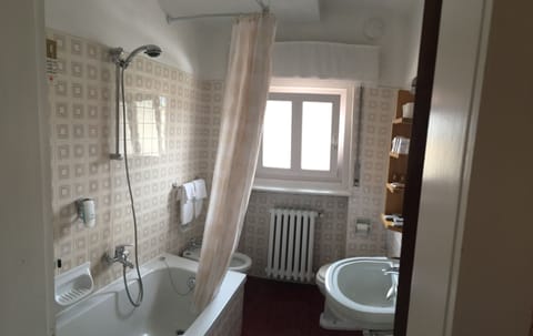 Quadruple Room | Bathroom | Shower, free toiletries, hair dryer, slippers