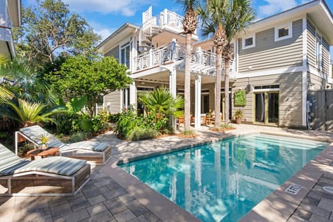 Big palm Little Palm - 45 Seacrest Drive- Private Pool and Backyard Oasis