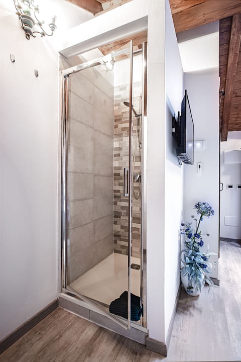 Classic Room | Bathroom