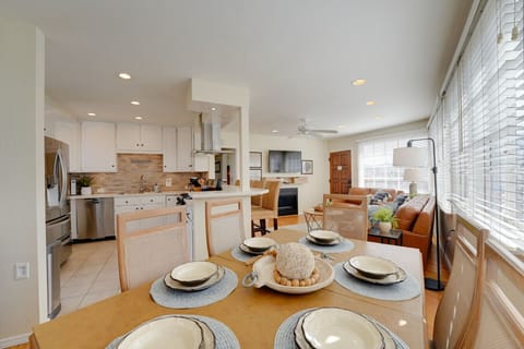 Casa de Playa- South Mission Beach Escape! Upstairs 3 Bed/ 2 Bath