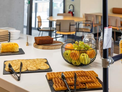 Daily buffet breakfast for a fee