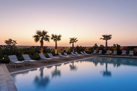 Infinity pool