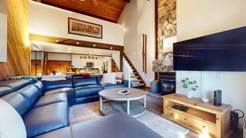 Condo, 3 Bedrooms | Living area | Smart TV, streaming services