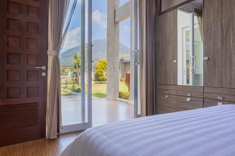 Grand Villa | Mountain view
