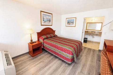 Desk, iron/ironing board (on request), WiFi (free), bed sheets