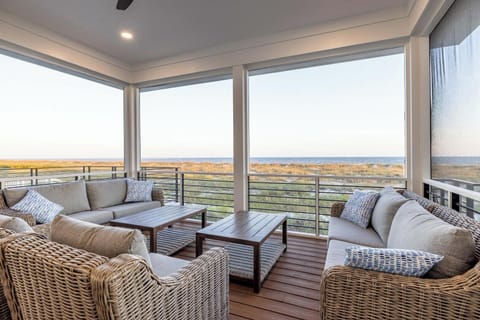 House, Multiple Beds, Patio, Beach View (711 Yellow Perch Rd) | Interior