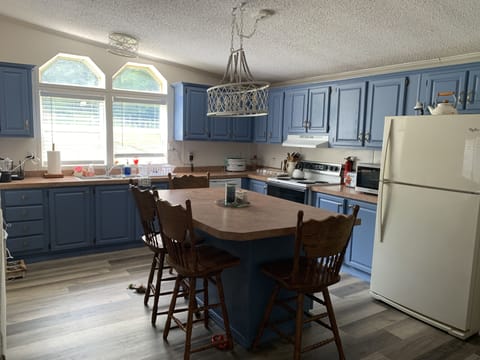 Large fully functional eat in kitchen