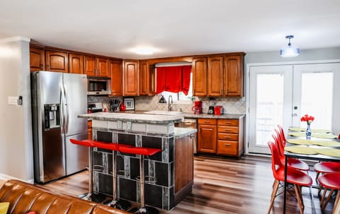 Feast and Fun for All โ Create memorable meals in our kitchen, stocked with utensils and kitchenware. Share laughter and great food at the 8-seater dining table