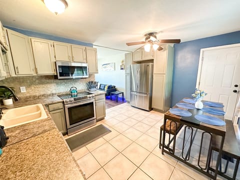 Cook Up a Storm! 🍴🔥 – Discover your inner chef in our well-stocked kitchen, featuring utensils and kitchenware. Enjoy meals with family or friends at the spacious 6-seater dining table.