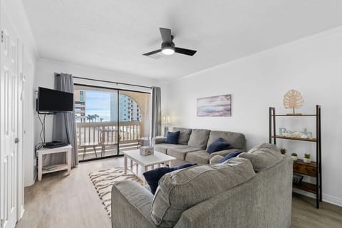 Welcome to Las Palmas 221!