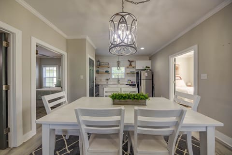 Dining area to comfortably seat six.