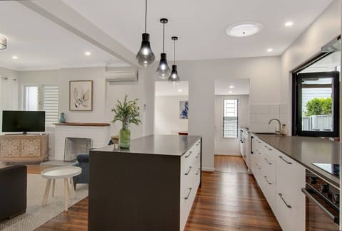 Gourmet kitchen & butler's pantry