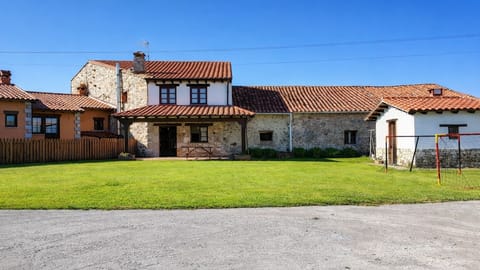 Property building,Garden,Balcony/Terrace,Garden view