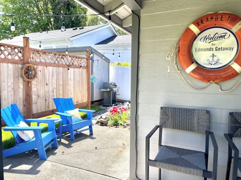 Charming Edmonds cottage with private patio, parking, and walkable waterfront location!