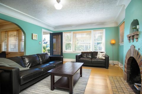 #StayInMyDistrict #BookDirect #Entire Home